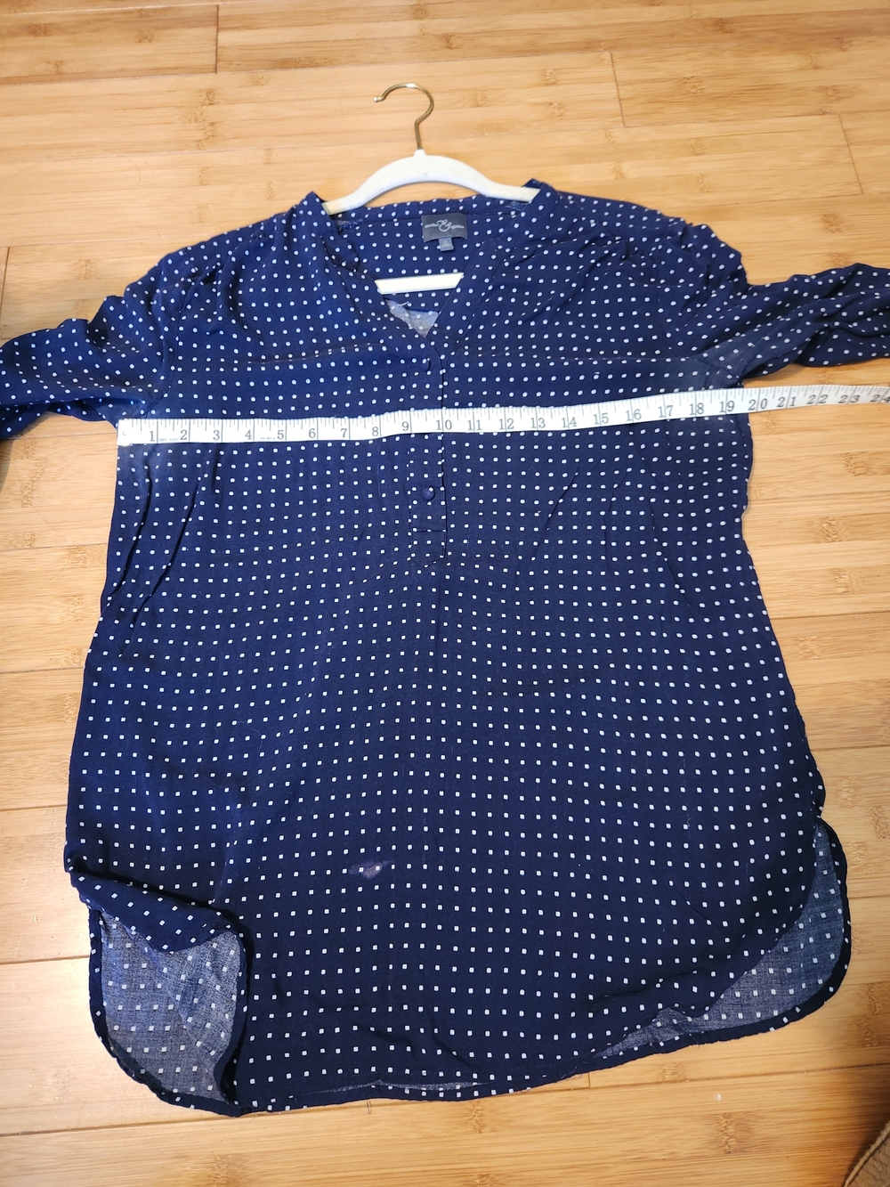 Market & Spruce Square Dot Henley Blouse, Size L - Picture 6 of 9